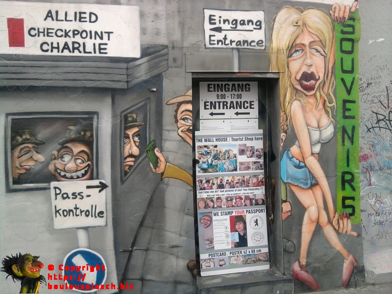 Berlin - sur le Mur le long de la Spree