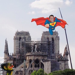 Macron se prenant pour superman pour sauver ND de Paris