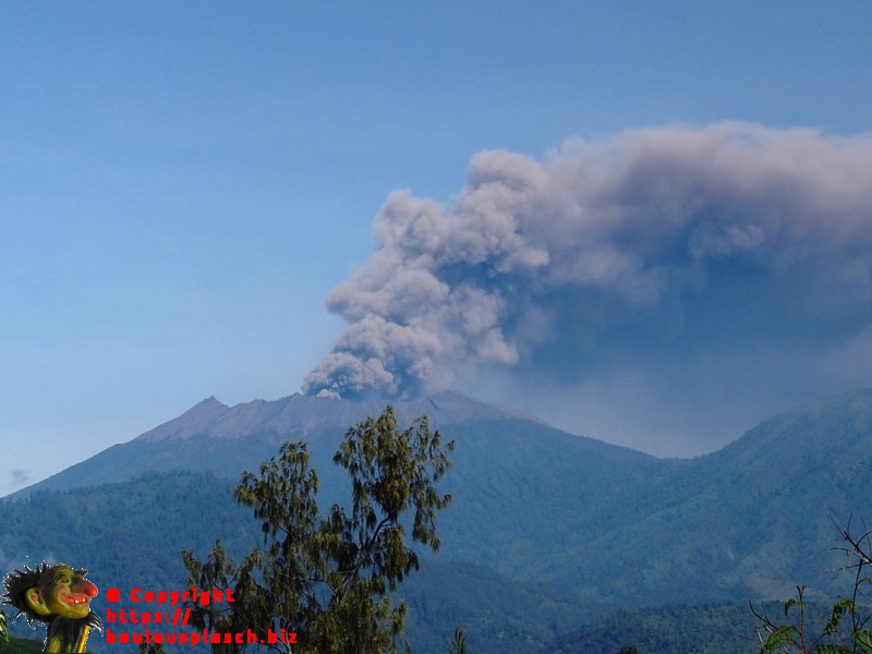 eruption volcan Raung 2015