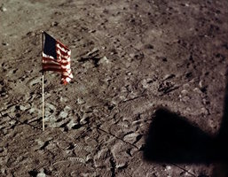 drapeau us sur la lune